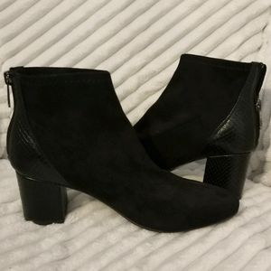 Bandolino Snake skin ankle boots